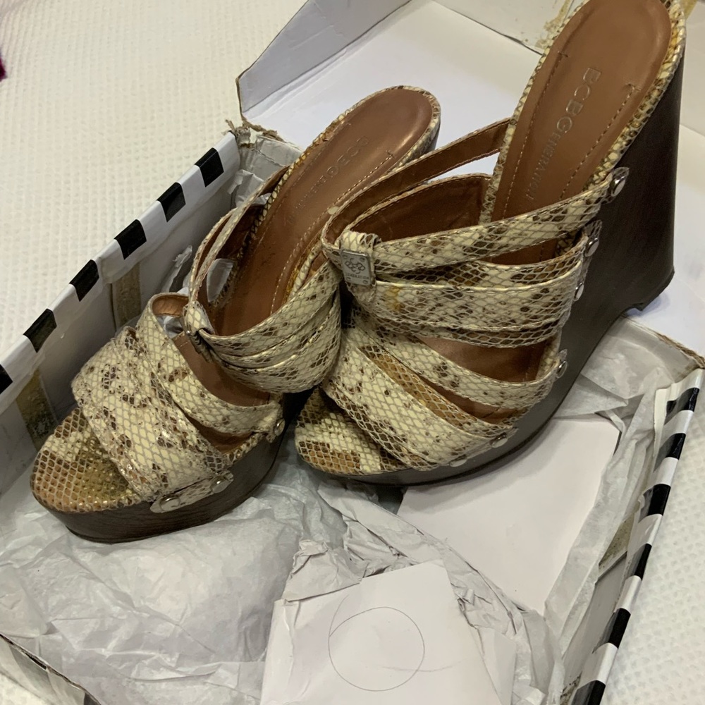 BCBG Wedge
